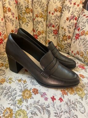 Clark’s Iridessa Sky Black Block Loafer Heel Preppy Women Size 8 Office Leather